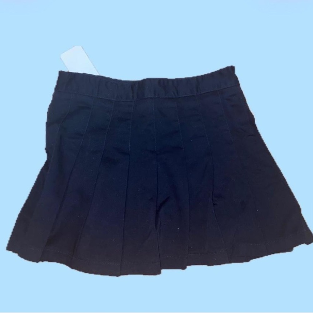 Low waisted navy blue brandy melville pleated skirt